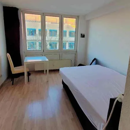 Проживание в семье Zentrale In Кёльн